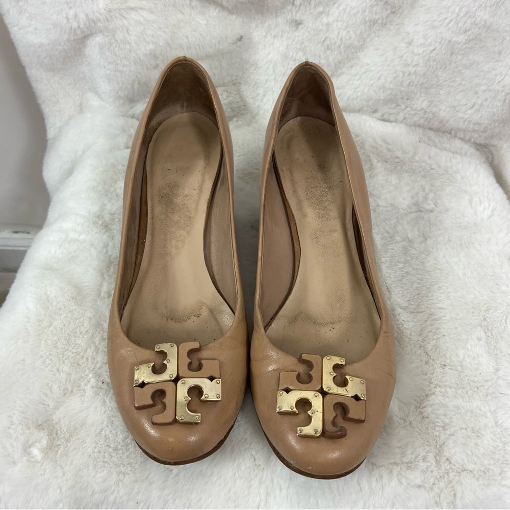 TORY BURCH Lowell New Logo Wedge Pump, Natural Blush. 7M